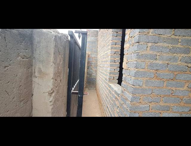 5 BEDROOM HOUSE FOR SALE IN ALEXANDRA EAST BANK